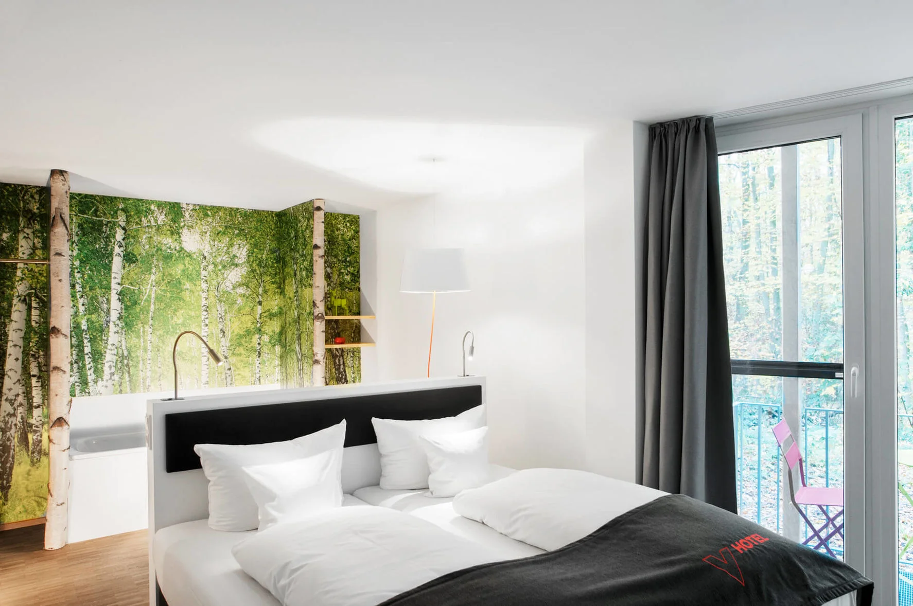 V-Hotel, Bonn, VHotel, VHotelBonn, Hotel, familiengeführt, umweltbewusst, nachhaltig, individuell, empfohlen, Venusberg, Kottenforst, Glücksort, NRW, Deutschland, Wald, Natur, comeinfeelgreen, Come in feel green, Nachhaltigkeit, Sustainability, Designhotel, Design-Hotel, Design, Kunst, modern, Tagungshotel, Workshop, Seminar, Kick-off, Weihnachtsfeier, Event, Baumhaushotel, Baumhaus-Hotel, Baumhaus, Baumhäuser, Zimmer, Einzelzimmer, Doppelzimmer, Suite, Junior Suite, Frühstück, Ferien, Sommerferien, Osterferien, Herbstferien, Weihnachtsferien, Urlaub, Kurzurlaub, Städtetrip, Wochenende, Auszeit, Nichtraucherhotel, Frühstück, vegetarisch, vegan, Obstsalat, selbst gemacht, Kaffee, gesund, frisch, Honeymoon, Geburtstag, Jahrestag, verliebt, LGBTQIA+, LGBTQIA-freundlich, LGBTQIA-friendly, Überraschung, E-Ladestation, Ladestation, kostenfreies W-Wlan, kostenlos Parken, Parkplatz, Minibar, Beethoven, Politik, Sightseeing, Waldbaden, Museum, Museumsmeile, Wandern, Spazieren, Joggen, Radfahren, Ruhe, Relaxen, Übernachtung. übernachten, Reisen, Reise, Rhein, Siebengebirge, Wanderlust, vier Sterne, tree house, tree house hotel, vacation, conference hotel, seminar hotel, city trip, Germany, hôtel design, durabilité, cabane dans les arbres, hôtel cabane dans les arbres, vacances, hôtel de conférence, hôtel pour séminaires, séjour en ville, Allemagne, duurzaamheid, boomhut, hotel Tree House, vakantie, conferentiehotel, seminar hotel, excursie naar de stad, Duitsland